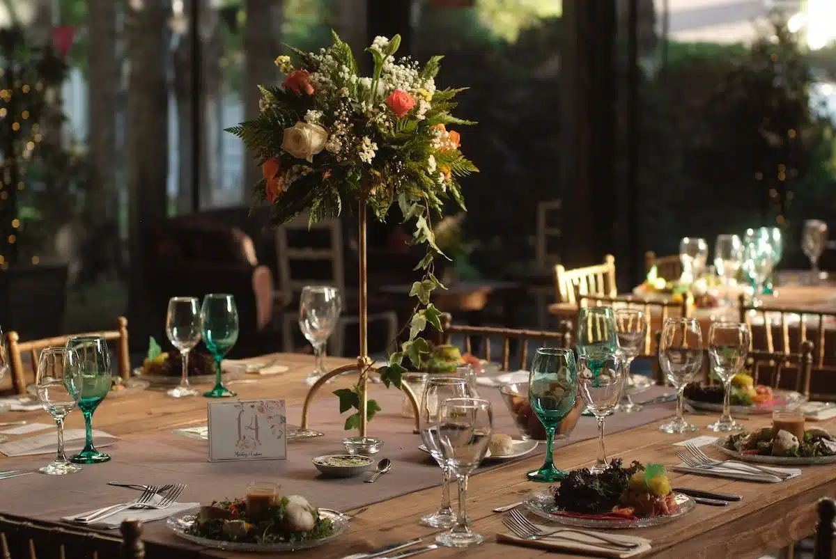 Idées de décoration de table pour un mariage champêtre inoubliable