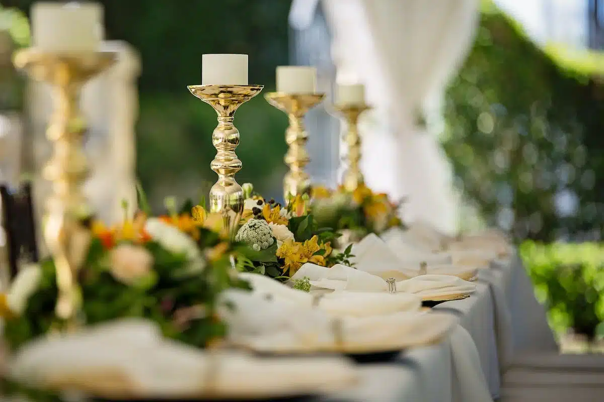 Les meilleures idées de décoration de chaises pour une cérémonie de mariage élégante