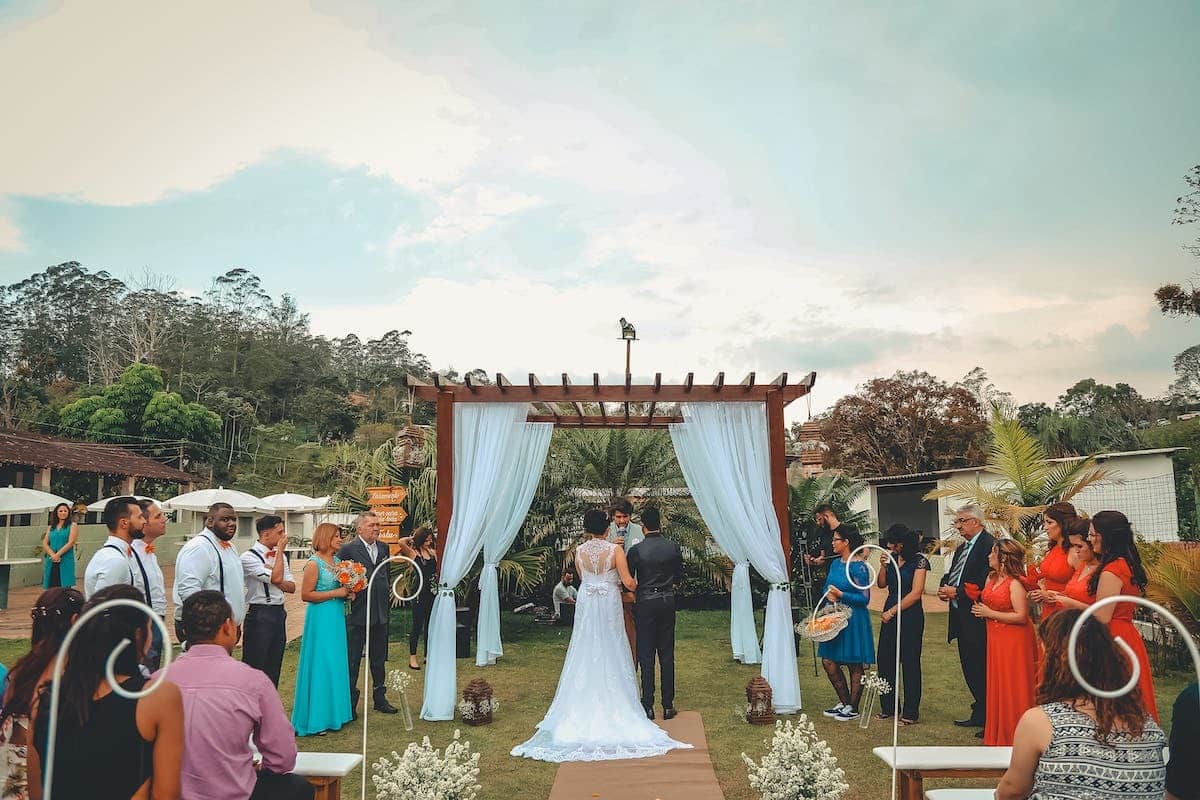Découvrez les diverses cérémonies de mariage : religieuses, civiles et laïques