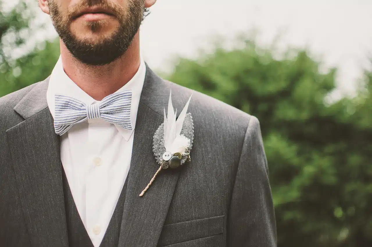 Quel type de vêtement un homme devrait-il porter à un mariage ?