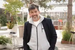 Qui est le compagnon de Stéphane Plaza : Une vie à deux pour l’animateur de téléréalité préféré des Français !
